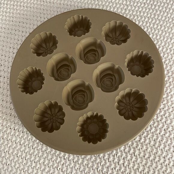 Pampered Chef silicone flower mold cupcakes candy - Picture 4 of 10